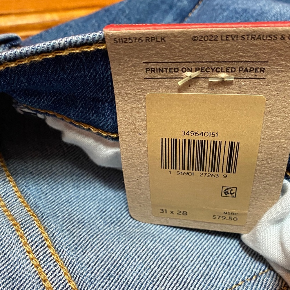 Levi's Woman’s Indigo Straight Jeans - Picture 10 of 10